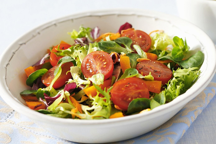 Simple Lettuce Salad Recipe with Tomatoes and Carrots