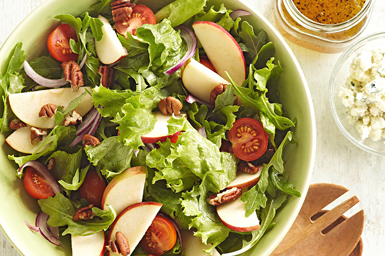 Salad with Apples and Tomatoes