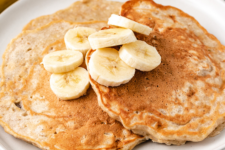 BANANA OATMEAL PANCAKES