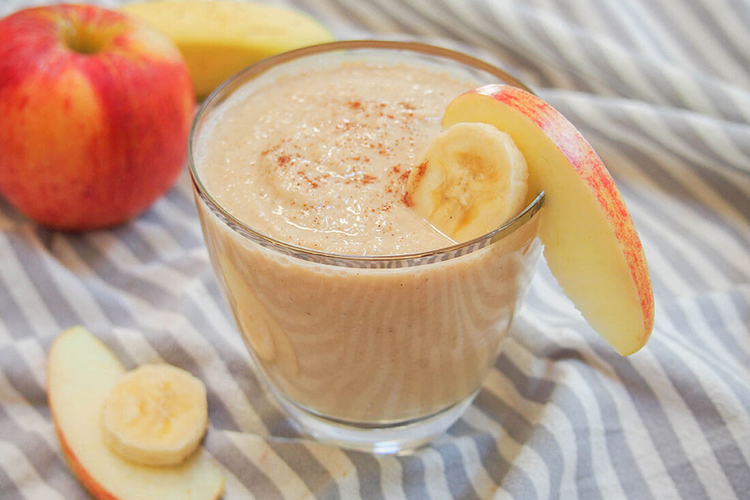 Apple and Banana Smoothie